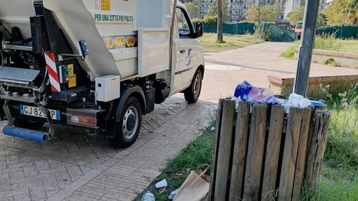 salerno lotta al degrado attivita di pulizia al parco del mercatello