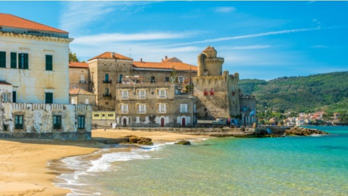 castellabate la spiaggia di santa maria e tra le piu belle d italia