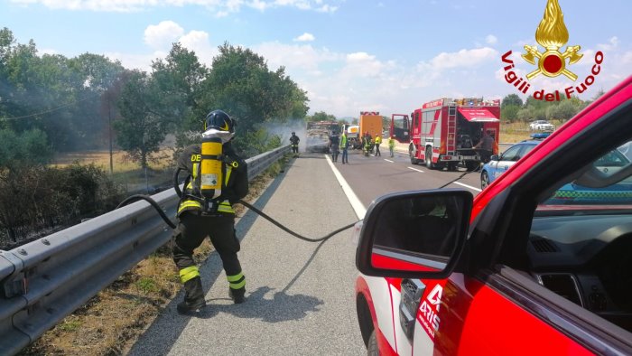 furgone in fiamme panico in autostrada a mirabella eclano