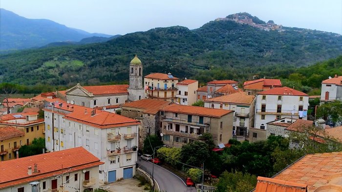 a celle di bulgheria lezioni di felicita in piazza per combattere il bullismo