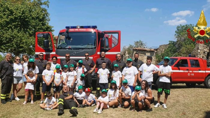 roscigno i ragazzi del campo estivo a scuola dai vigili del fuoco