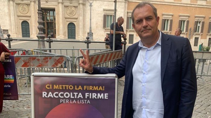 elezioni de magistris raccoglie le firme per unione popolare