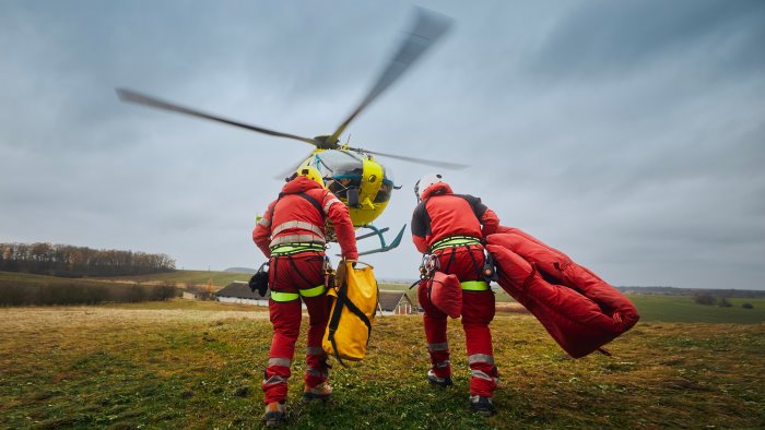 incidente in un cantiere operaio trasferito in elisoccorso a napoli