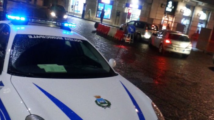 movida sicura a napoli multe e denunce fermati giovani ubriachi al volante