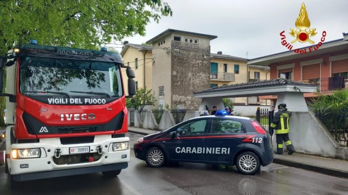 incendio nel piazzale di un azienda ad arzano si indaga sulle cause