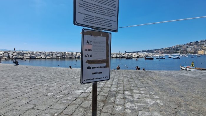 napoli sorrentino gira a mappatella spiaggia off limits l ira di borrelli