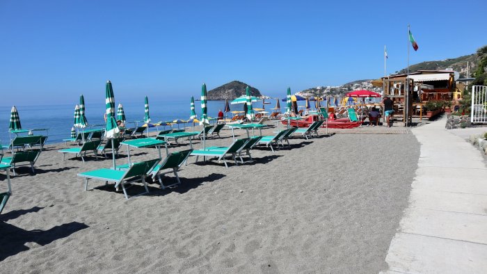 spiagge pochi spiccioli a fronte di fatturati d oro indaga la corte dei conti