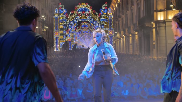 la domenica italiana in piazza liberta con carmen russo trionfo di musica