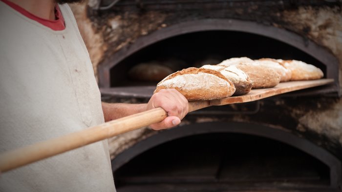 serino rifiuti speciali nel forno per il pane scatta la denuncia