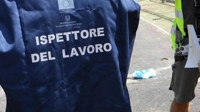 lotta al lavoro nero nel salernitano blitz dell ispettorato in tre strutture