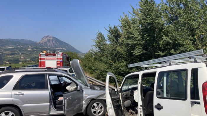 Ancora Un Incidente Sulla Telesina, Scontro Frontale: Due Feriti ...