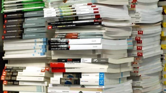 libri scolastici dal 7 agosto si puo presentare domanda per i contributi