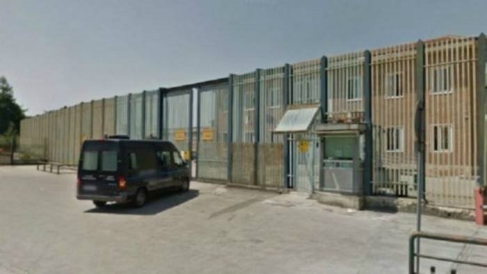 avellino detenuto 4 volte in ospedale in un giorno impossibile lavorare cosi