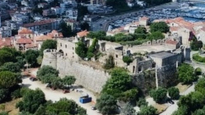 atti vandalici nel parcheggio del castello ad agropoli individuato responsabile