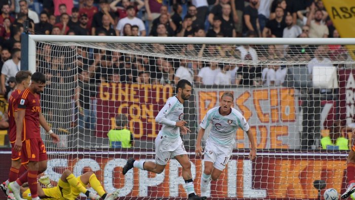 roma salernitana 2 2 non basta un super candreva pari d oro all olimpico