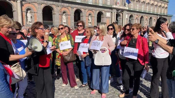 femminicidio le donne di napoli stato che non protegge e colpevole