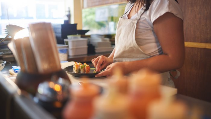 napoli la proposta indecente del ristorante giapponese 3 euro all ora