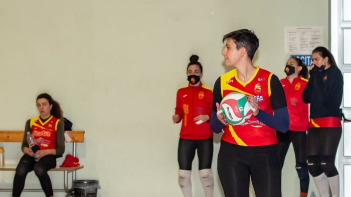 accademia volley torna in giallorosso la schiacciatrice tenza