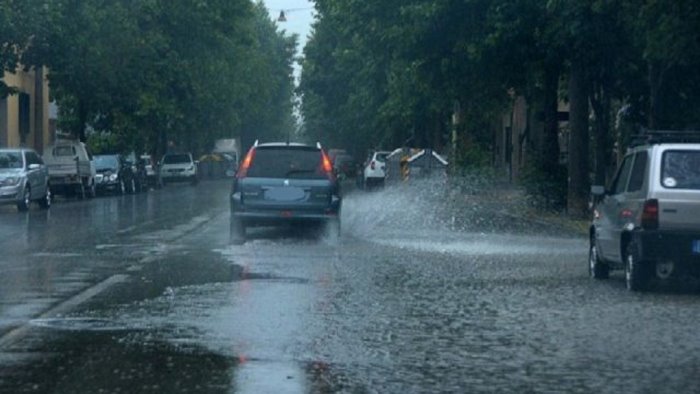 meteo cambia tutto in arrivo la burrasca di fine estate con freddo e temporali