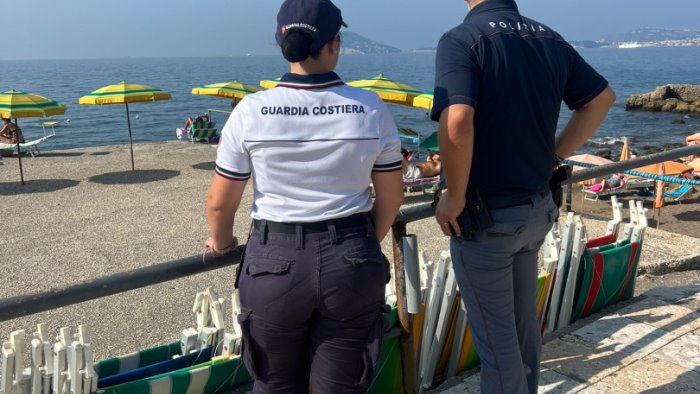 blitz della guardia costiera e polizia a pozzuoli ecco cosa e accaduto