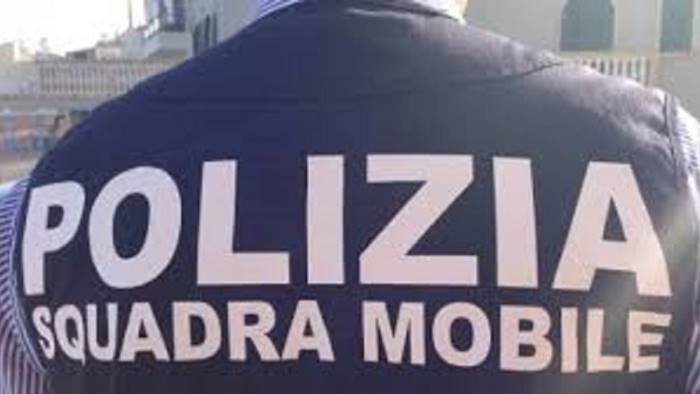 latitante del clan fezza de vivo arrestato in un ristorante di mergellina