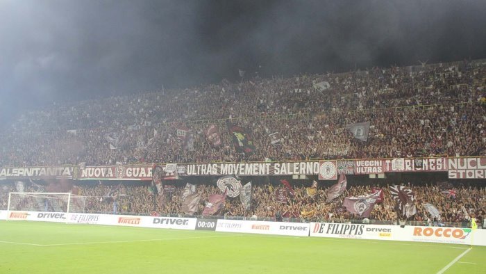 biglietti falsi per assistere alle partite della salernitana nei guai 3 minori