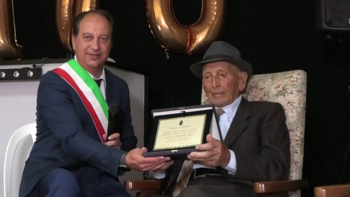 casalbore comunita in festa per i 100 anni del bersagliere annibale nigro