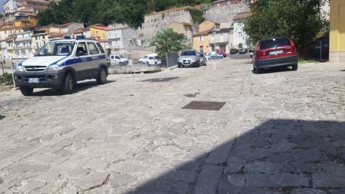 ariano pavimentazione sconnessa e sporgente pedone finisce in ospedale