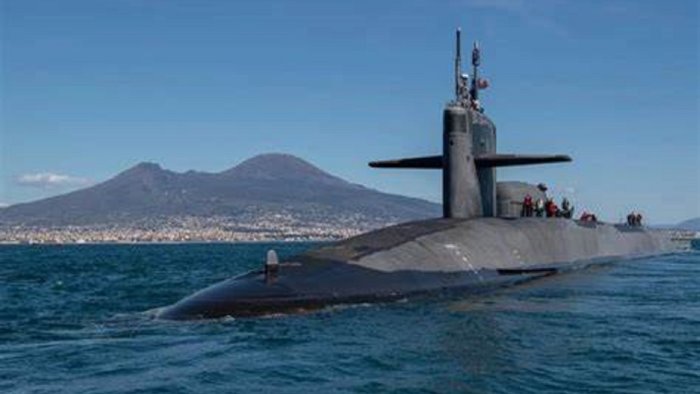 sottomarino lanciamissili nucleare usa fa tappa a napoli