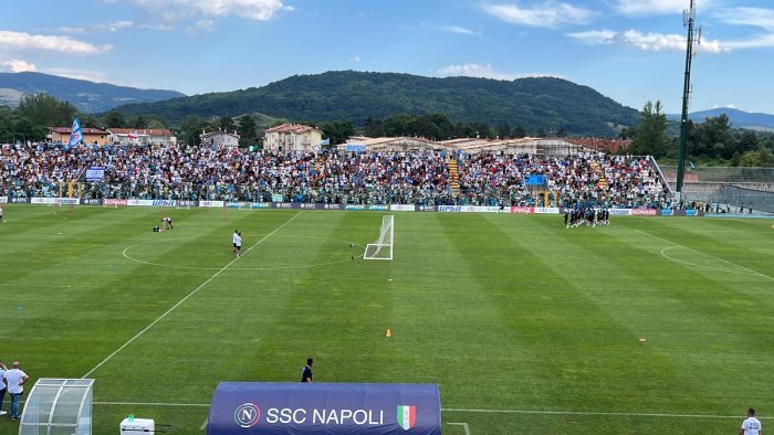 napoli a castel di sangro gli azzurri portano 100mila persone in una settimana