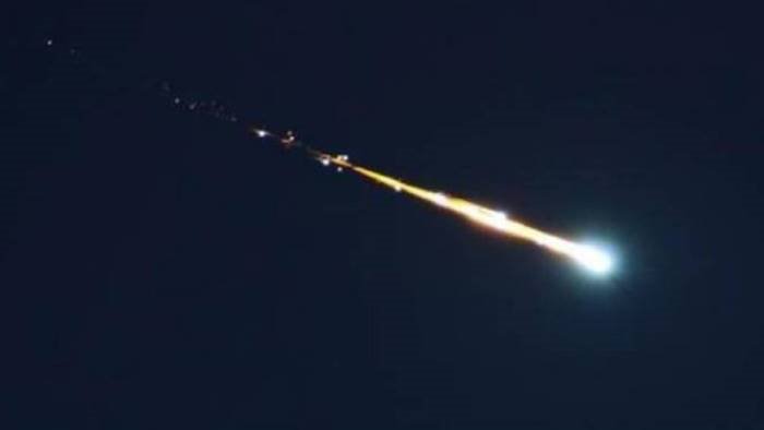 spettacolo nei cieli meteorite tra sannio e molise