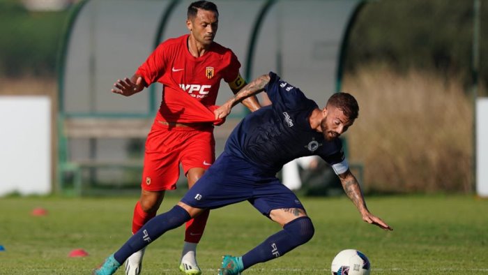 benevento tutte le foto del test con la romana footbal club