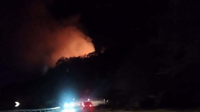 incendi boschivi ancora fiamme nelle valle del cervaro piromani a montaguto