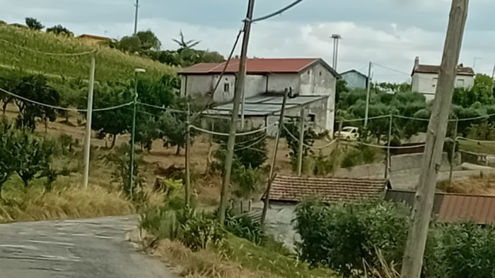 mancanza d acqua nelle case e come se non bastasse ecco cosa accade ad ariano