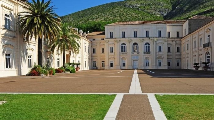 ladri al belvedere di san leucio rubata cassaforte dal bene unesco