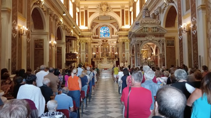 pellegrinaggio materdomini migliaia di giovani in marcia all alba del 14 agosto