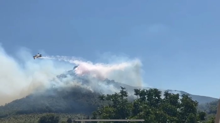 incendio nell agro black out elettrico diversi comuni