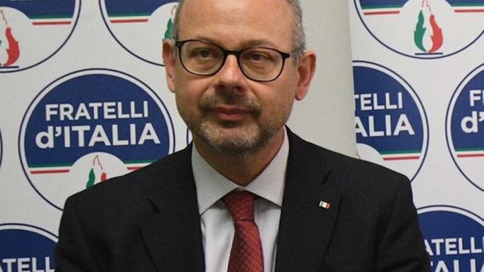 il caso de bertoldi deriva etica nella politica che travolge fratelli d italia