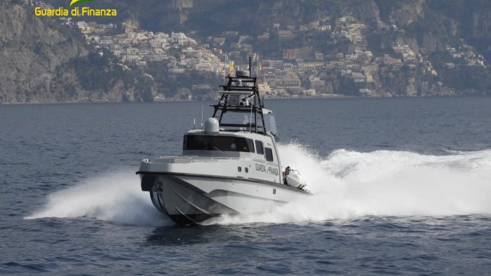 ritrovato dai finanzieri un natante rubato al porto di salerno