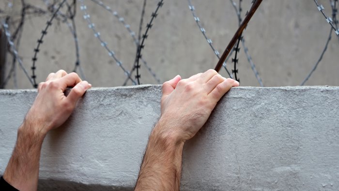 carcere di avellino rocambolesca evasione di un detenuto nella notte