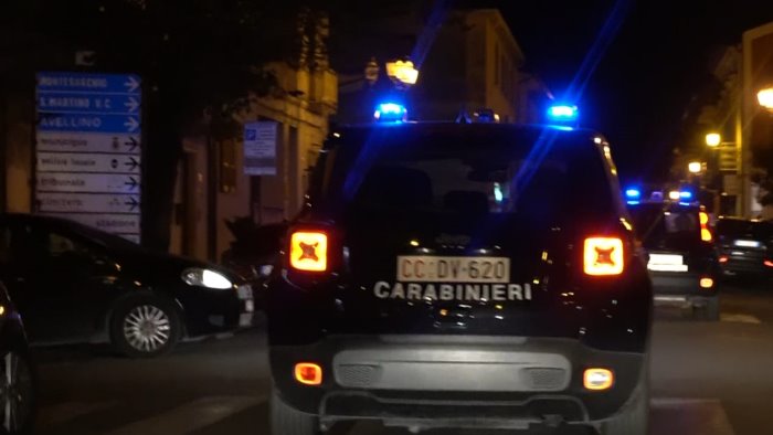 cervinara gli spacca un bicchiere in testa lui reagisce a colpi di pistola