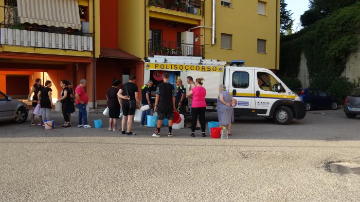 acqua forza italia da almeno 15 anni il sindaco di turno dice le stesse cose