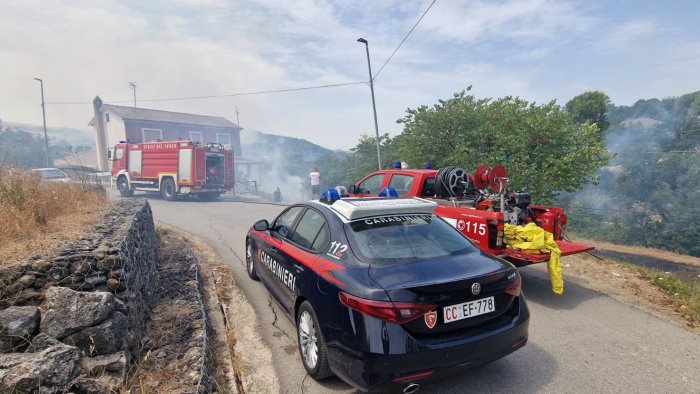 fiamme a melito evacuata un abitazione paura per una famiglia