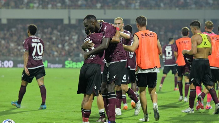 salernitana cittadella 2 1 daniliuc e simy fanno gioire l arechi nel recupero