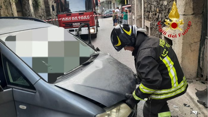 nocera superiore incidente mortale in via roma perde la vita 55enne