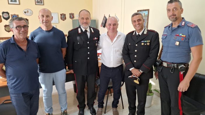 sicurezza bicchielli fa visita alla caserma dei carabinieri di albanella