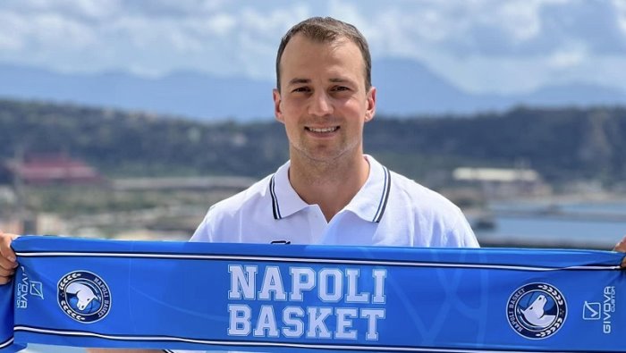 napoli basket ecco pangos primo allenamento al palabarbuto