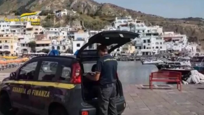 da ischia a bacoli la finanza rafforza i controlli nelle localita turistiche