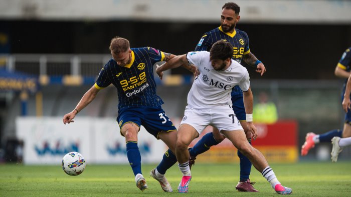 ultimi dieci giorni di mercato il napoli accelera per rinforzare la rosa