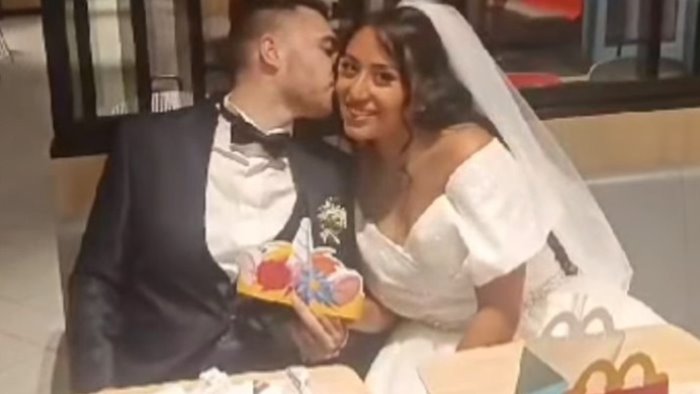 avellino matrimonio al mc donald s ma poi con i parenti sposi al ristorante